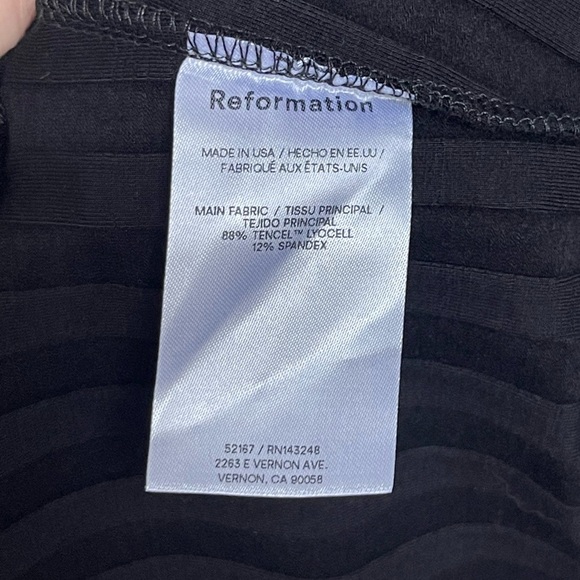 NEW REFORMATION Libra Knit Dress Black
$128 Wide Rib Faux Turtleneck Slit Large - Picture 13 of 13